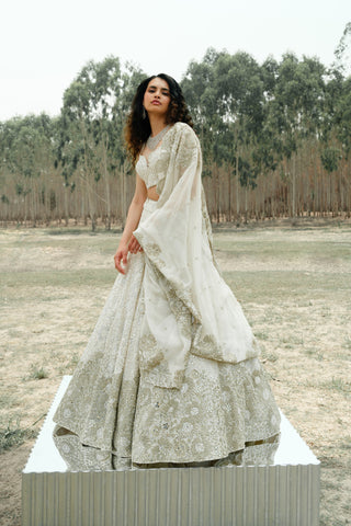 Ivory and gold ThÃ©a lehenga set