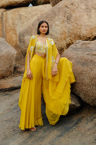 Yellow Iris Cape set