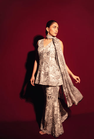 Mrunal Thakur in Luna Kurta Set