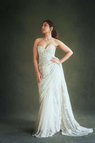 Raashi Khanna in the Meryl Saree Set